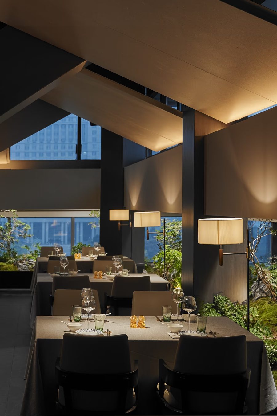 Restaurant ambiance 4
